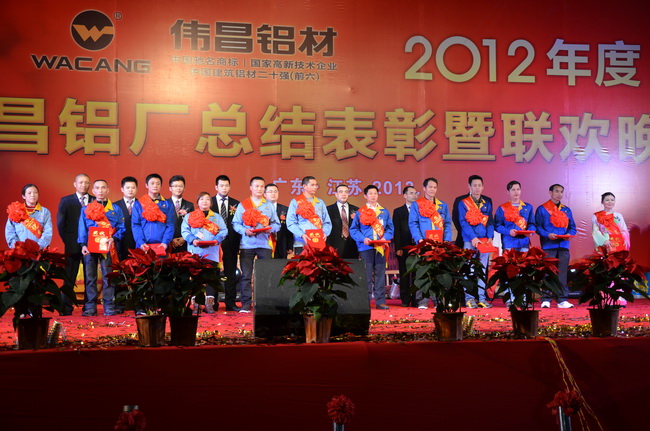 �{�o�ĤT���u�q���u�M�u�q�q�T���v