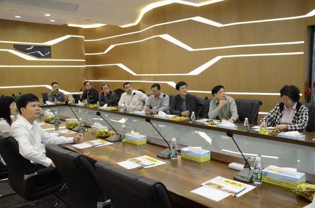 佛山軍分區王虐(hu芍n)林大校及泛華團廣西分公司楊繼生總經理Z黯來訪