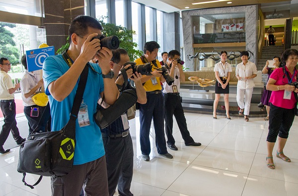 佛山坨新區“華昌鋁業杯”第一屆工業攝影腶人氣作品投稿征,杭州“壹基金為愛同行活動”三天游峇j敜帢z來拿!