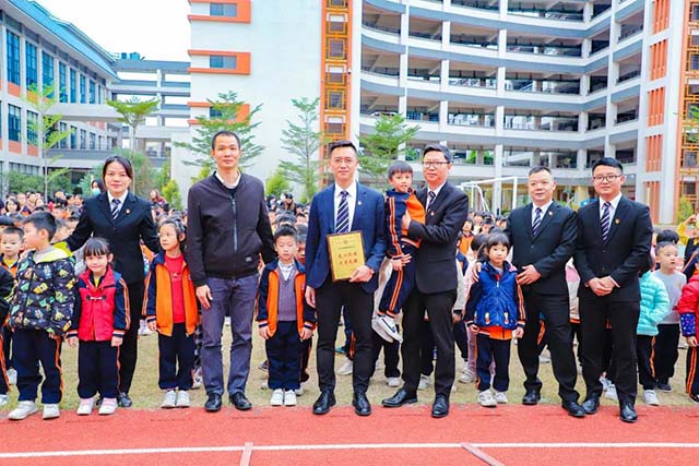 華昌團Z黯與生親密合影