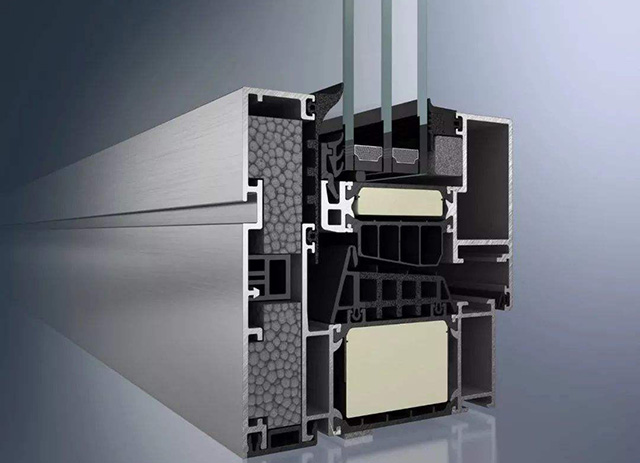 門窗鋁材采用氟碳涂料處理,具有諸多優(yōu)點