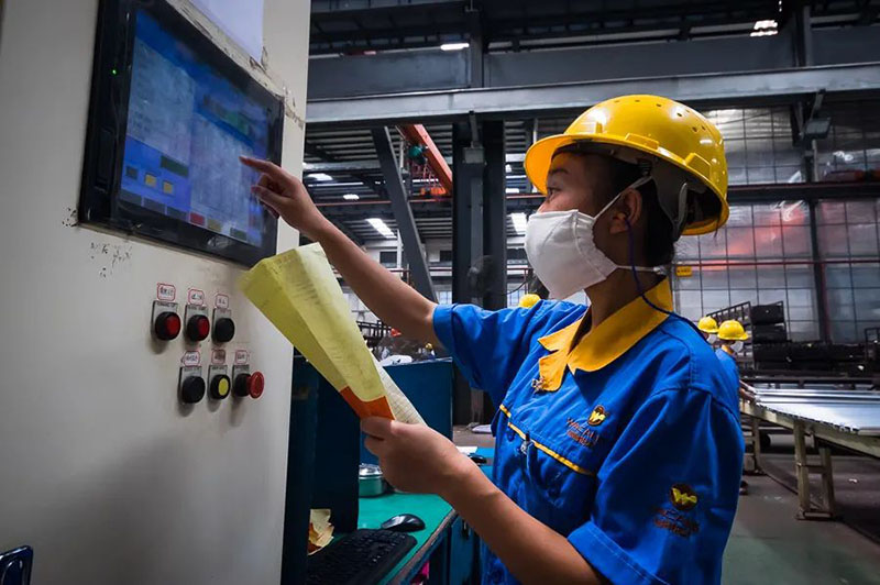 (華昌集團自動化立式陽極氧化生產(chǎn)線上排操作系統(tǒng))