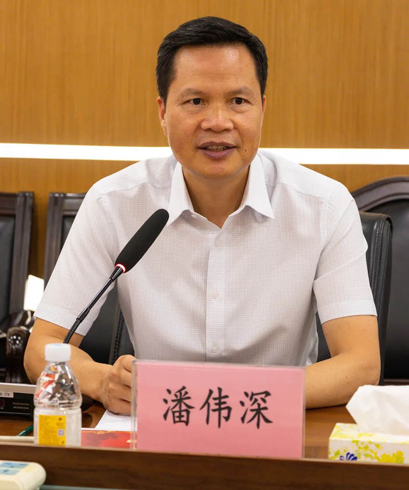 座談會上,|敥介了華昌團的經營與生產情況,反映了企業的困難與需求。