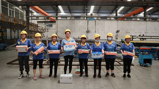 此次慰問(wèn)，讓集團(tuán)一線員工切身體會(huì)到了黨和集團(tuán)的關(guān)懷和溫暖