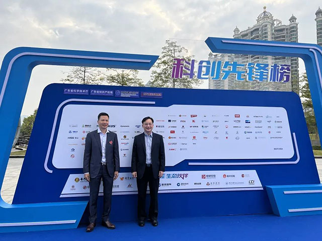 華昌團敥事長|偉深和佛山建行分行行長葉志崗合影