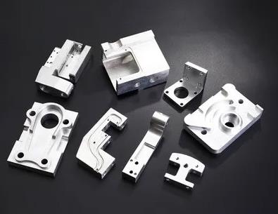 鋁型材廠家與鋁型材深加工生產(chǎn)廠家有什么不一樣?